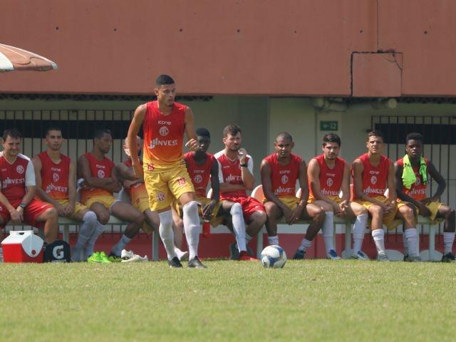 Christian comemora primeira chance entre os profissionais do America