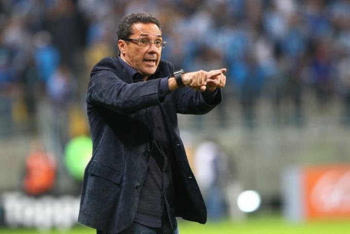 Vasco anuncia Vanderlei Luxemburgo como técnico