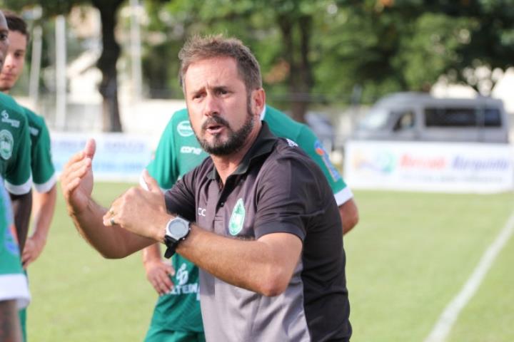 Luiz Felipe parabeniza Serra pela entrega na vitória diante do Duque de Caxias