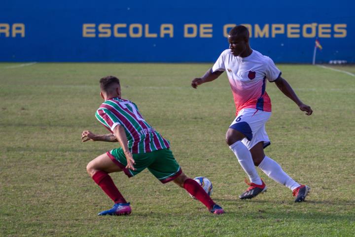 Jeferson Siqueira comemora primeiro gol pelo Bonsucesso