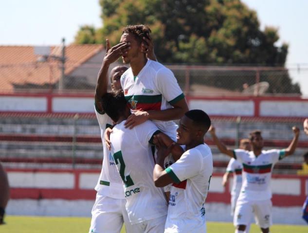 Portuguesa goleia e está na semifinal da Copa Rio