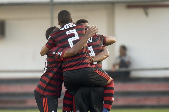 Flamengo abre vantagem no Torneio OPG