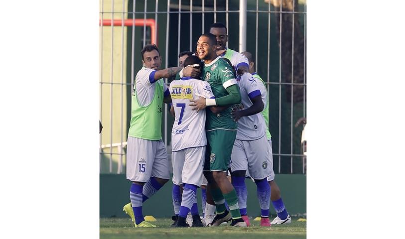 Sampaio goleia o Tigres e segue na briga