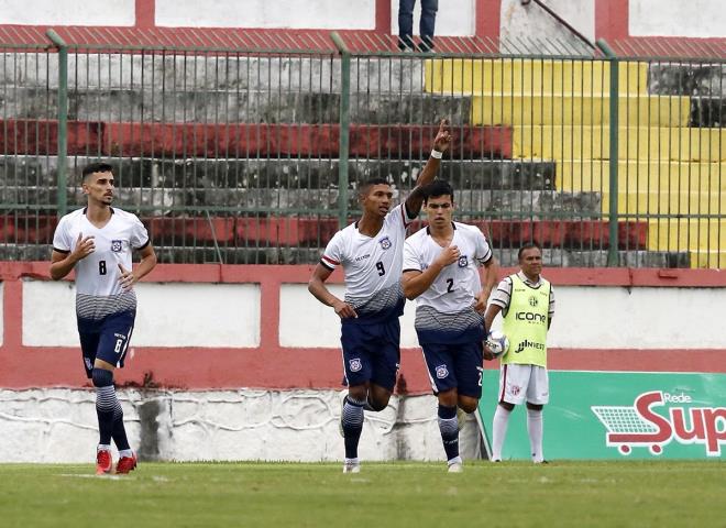 Cadão exalta clube, jogadores, título e mira o acesso do Frizão