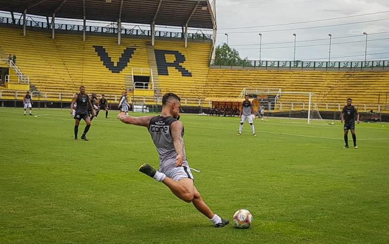 Voltaço e Resende empatam em jogo-treino