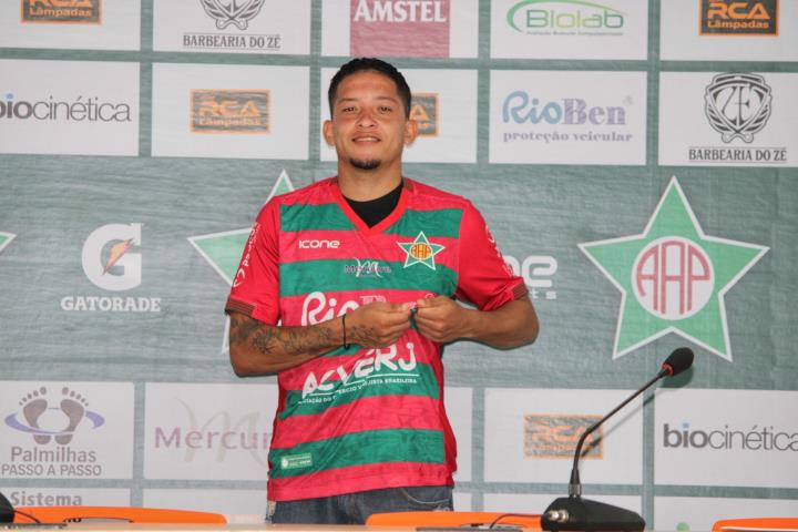 Portuguesa apresenta Lucas Perdomo