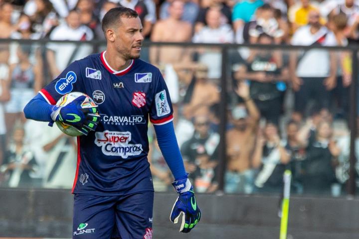 Matheus Inácio exalta desempenho do setor defensivo do Bangu no empate com o Vasco