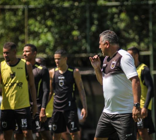 Voltaço enfrenta o Bangu em Moça Bonita