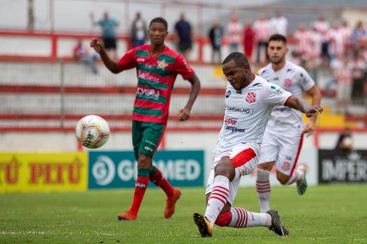 Felipe Dias comemora gol e empenho dos companheiros na estreia da Taça Rio