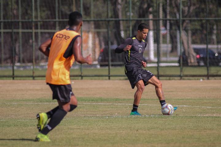 Wallisson destaca semana forte de preparação do Voltaço para jogo com o Flu