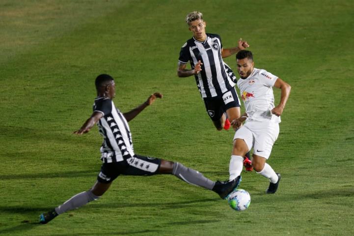 Botafogo arranca empate na estreia do Brasileirão