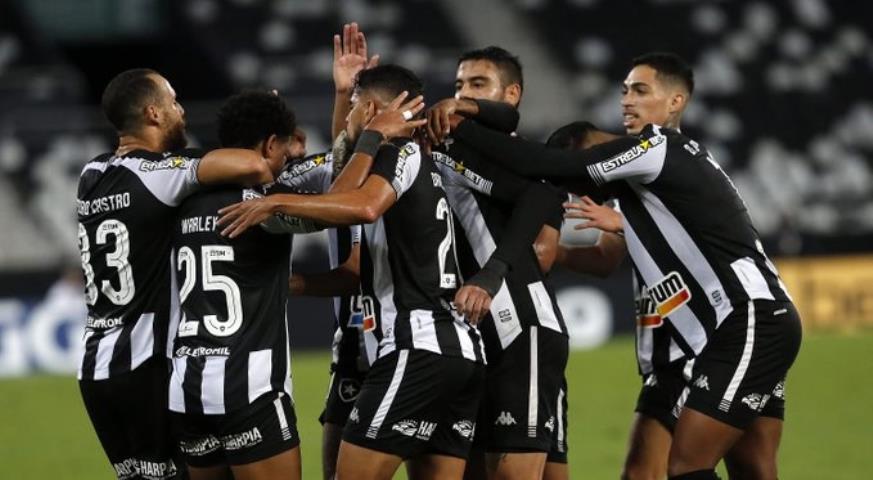 Botafogo goleia e segue na caça ao líder da Série B