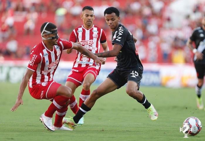 Empate nos Aflitos