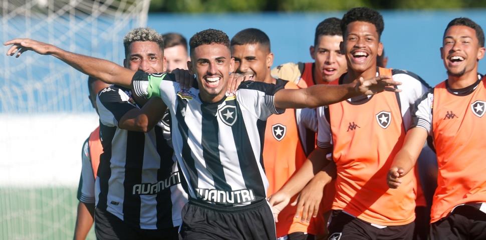 Juninho faz "hat-trick" e Botafogo sai na frente na final do OPG