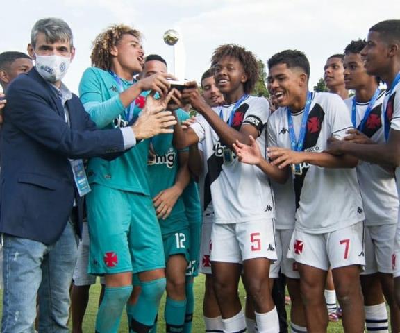 Sub-15 Cruzmaltino fica com a Taça Rio