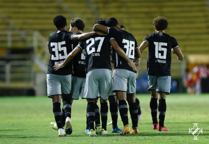 Com "Hat Trick" de Tiago Reis, Vasco goleia o Bangu