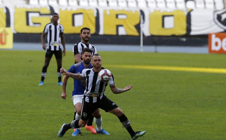 Com "hat-trick" de Chay, Botafogo empata com o Cruzeiro