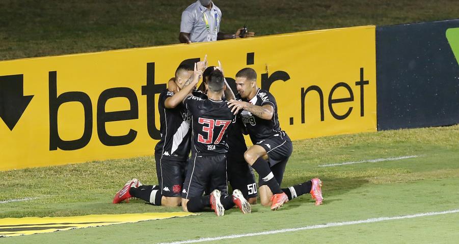 Vasco vence e dorme no G4 da Série B