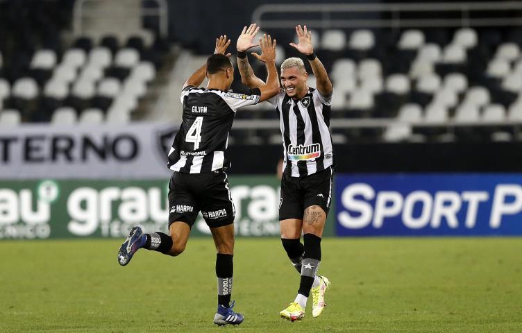 Botafogo embala de novo na volta da torcida