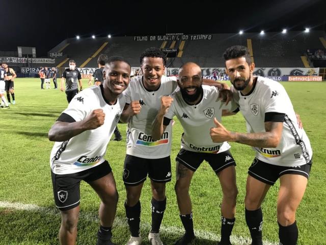 Botafogo vence mais uma e sobe para terceiro na Série B