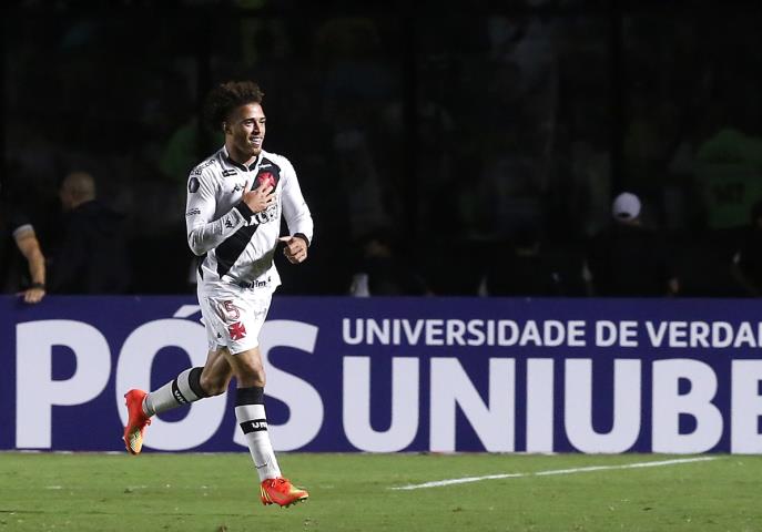 Vasco goleia e segue firme rumo à Série A