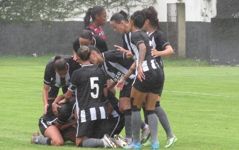 Gloriosas em vantagem na decisão do Carioca