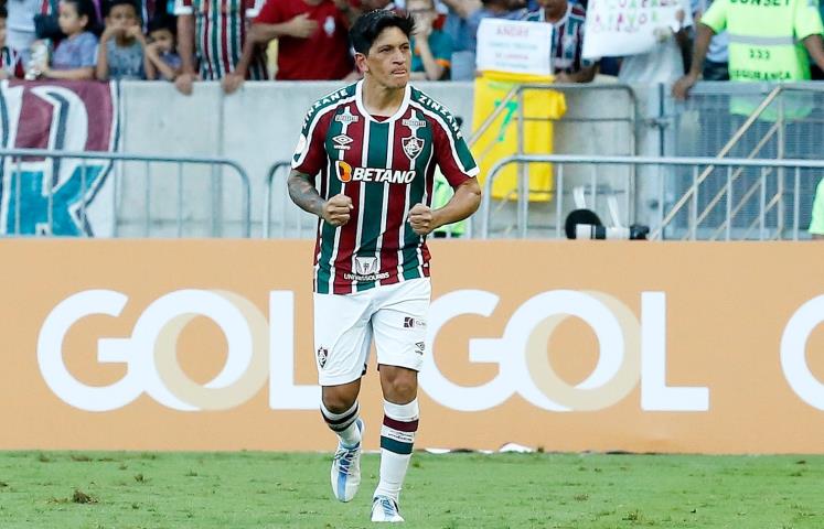 Cano bate recordes e Flu vira sobre o São Paulo