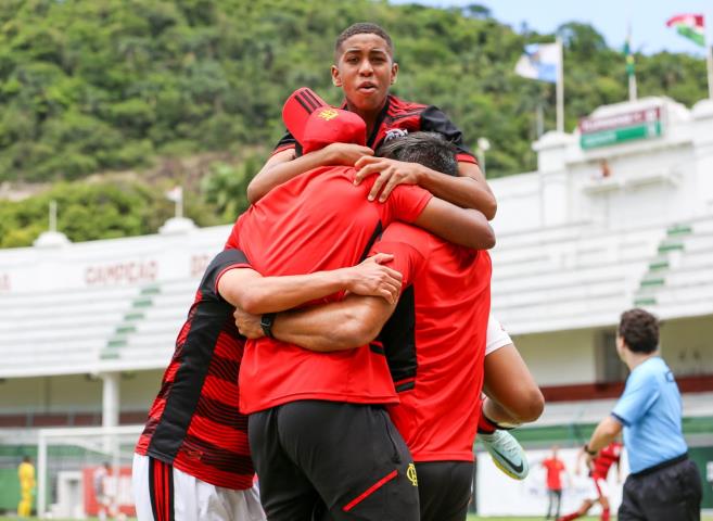 Carioca Sub-15: Fla em vantagem na decisão