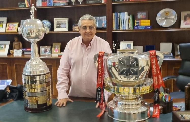 Troféus da Libertadores e da Copa do Brasil, do Fla, na FERJ