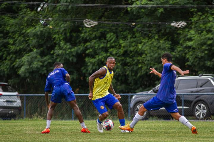 Profissionais e Sub-20 do Madura se enfrentam em jogo-treino