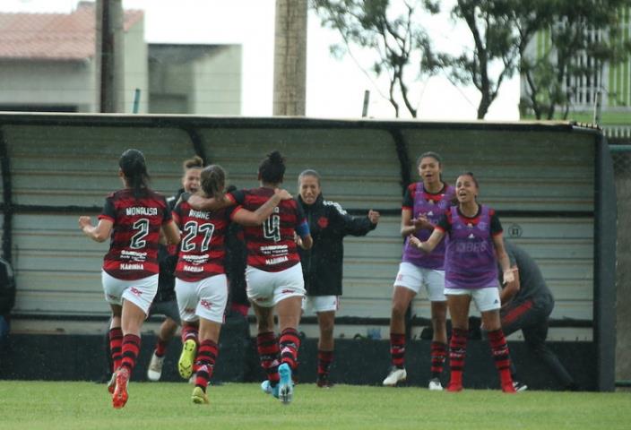 Flamengo vira sobre o Cresspom e ganha a primeira no Brasileirão Feminino