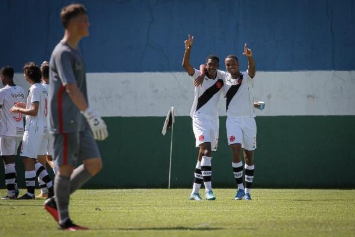 Sub-17: Goleadas classificam Vasco e Flu na Copa do Brasil