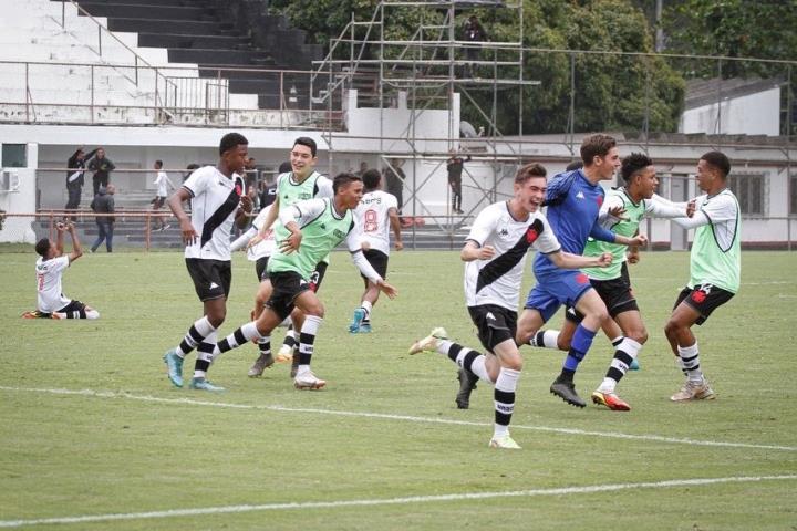 Copa Rio Sub-15: Vasco vira confronto e está na final