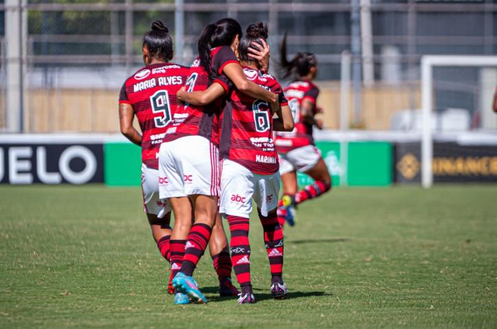 Rubro-Negras batem o Grêmio-RS e seguem na briga pela vaga