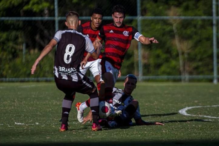 Empate em clássico e liderança cruzmaltina no Sub-20