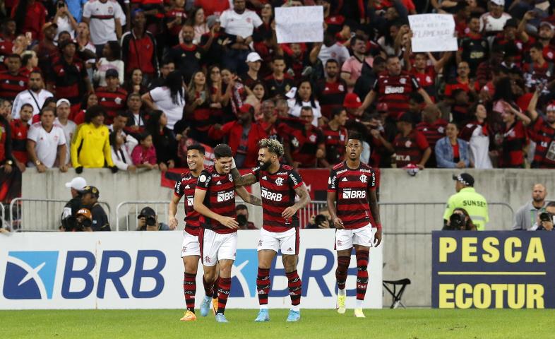 Flamengo volta a vencer o Brasileirão