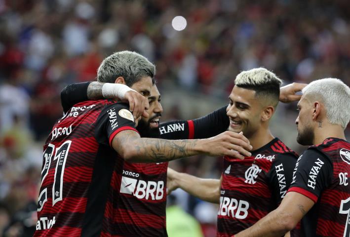 Vitória elástica do Flamengo no Maraca