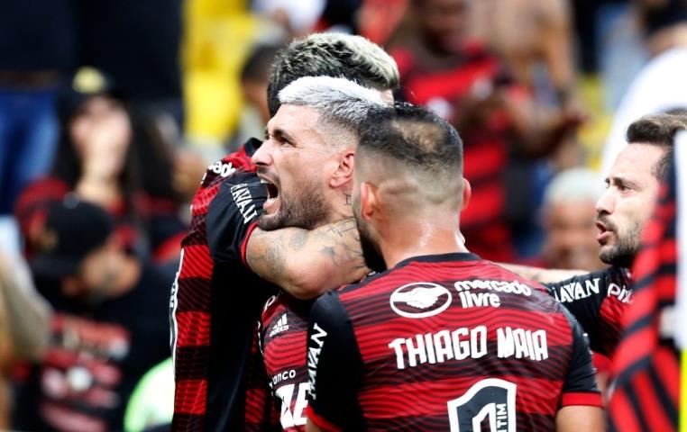 Arrascaeta brilha e Flamengo segue na Copa do Brasil