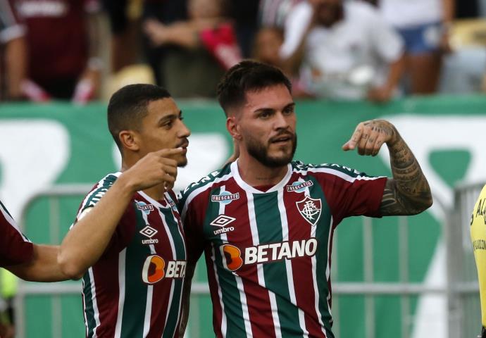 Flu vence clássico e assume a vice-liderança do Brasileiro