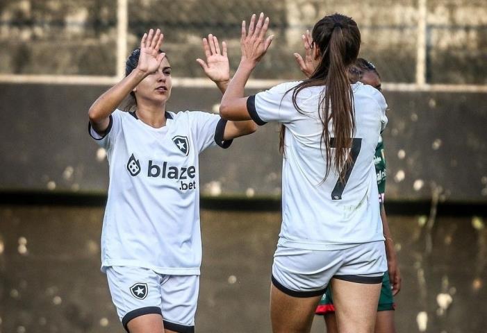 Botafogo e Fluminense goleiam na abertura do Carioca Feminino