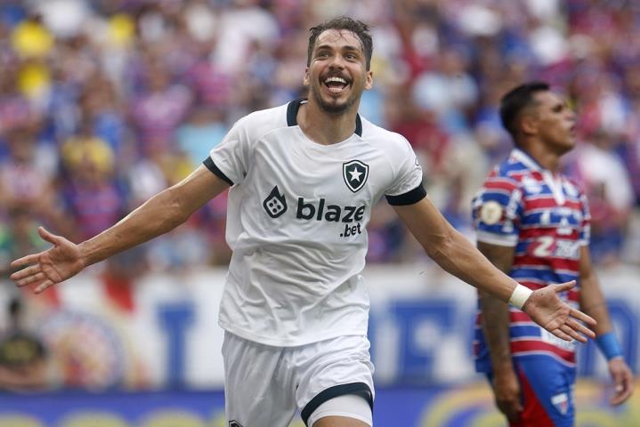 Botafogo vence e avança no Brasileirão