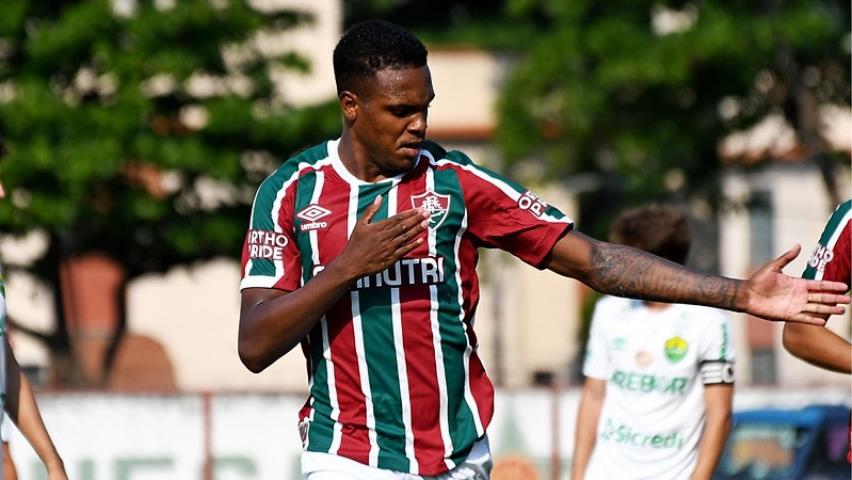 Flu larga na frente na semifinal dos Aspirantes