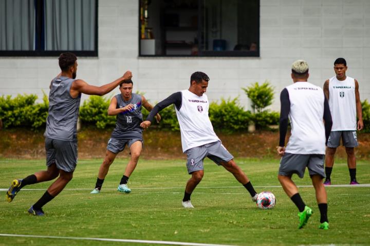 Resende busca, em casa, a primeira vitória