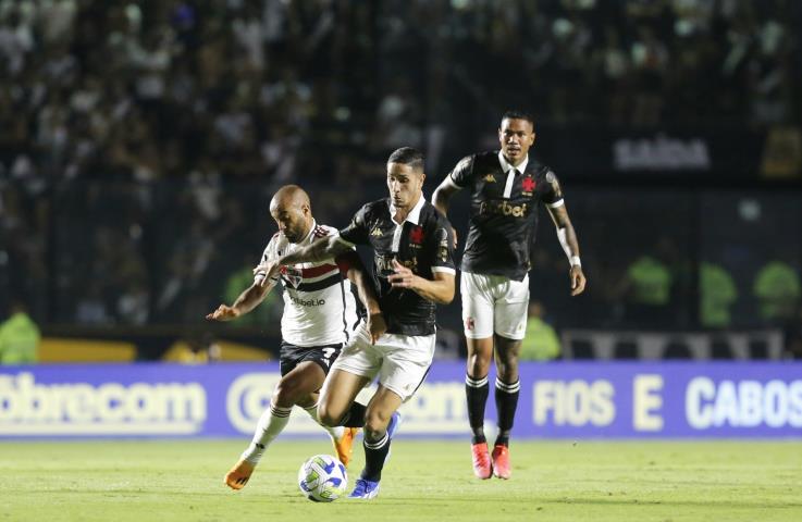 Gigante empata com São Paulo e sai do Z4