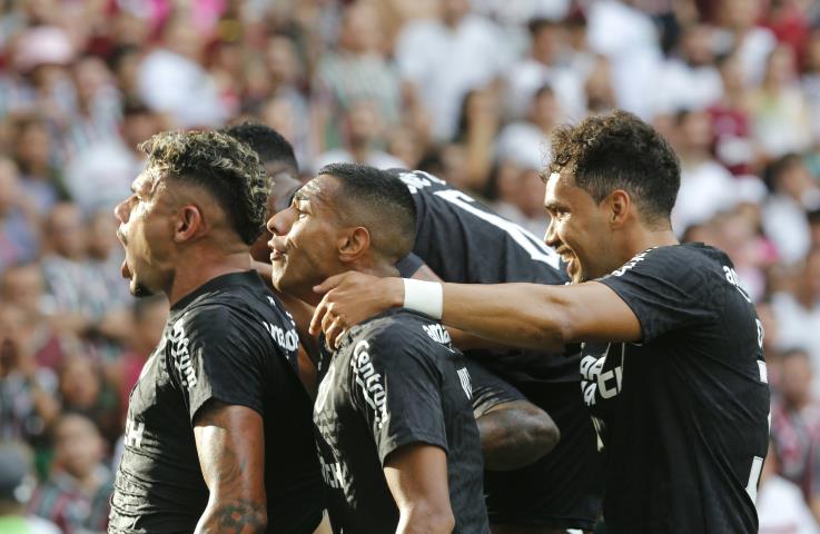 Botafogo derrota o Flu e abre 9 pontos na ponta