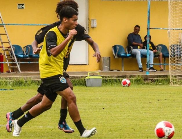 Sampaio goleia no primeiro jogo-treino