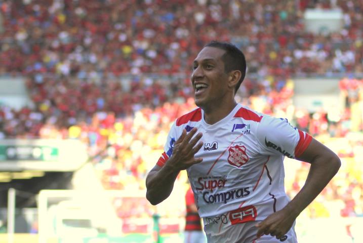 Anderson Lessa: "Sou muito feliz no Bangu!"