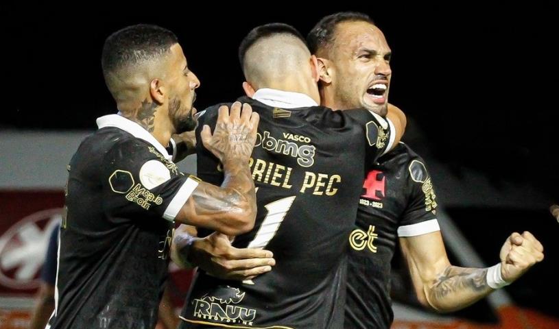 No va a bajar! Vasco vence e segue na Série A