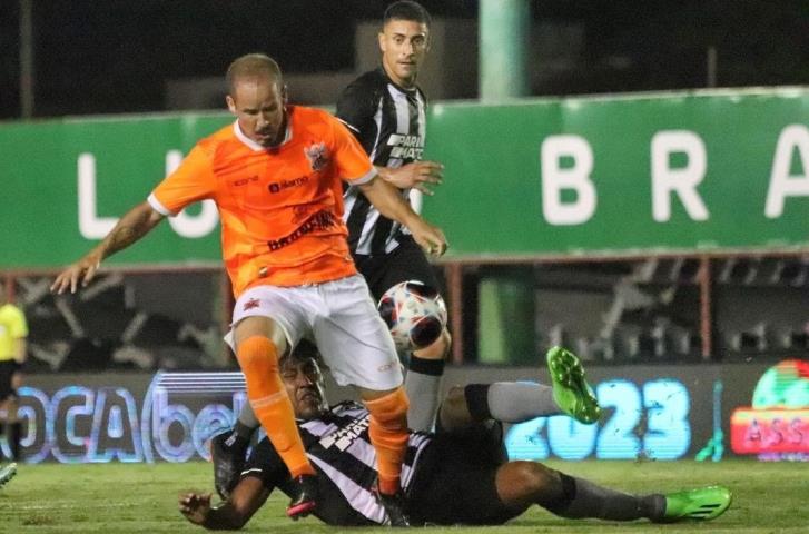 Nova Iguaçu segura o Botafogo na Ilha do Governador