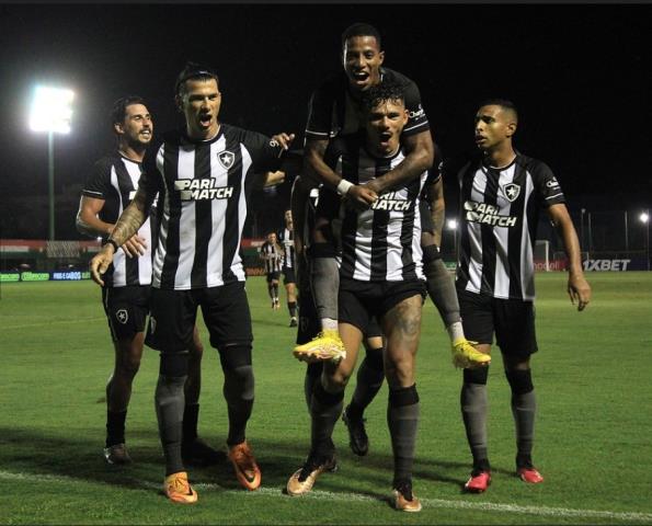 Botafogo vence e assume a ponta do Carioca Betnacional